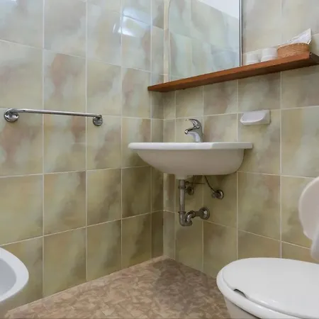 Hotel Canasta-2